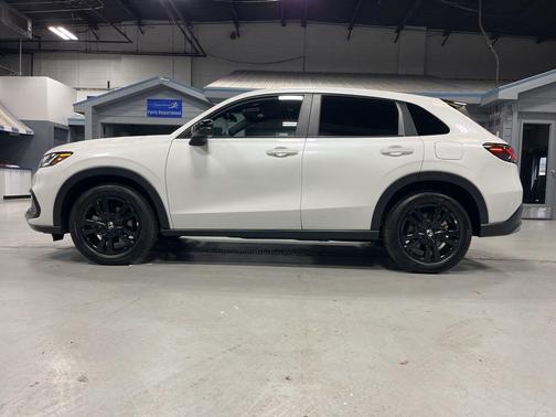Platinum White Pearl 2026 Honda HR-V Sport