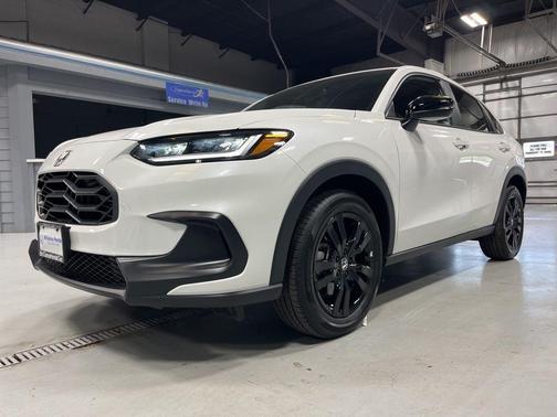 Platinum White Pearl 2026 Honda HR-V Sport