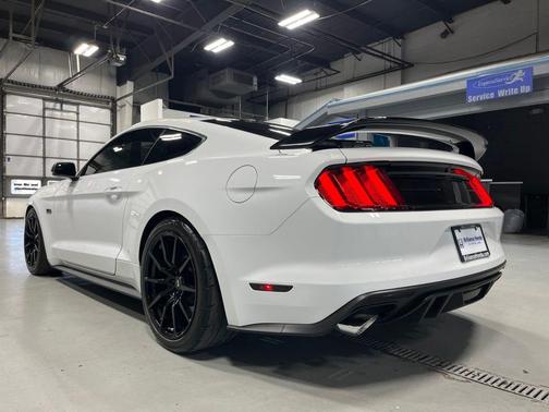Oxford White 2016 Ford Mustang GT Premium