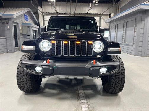 Black Clearcoat 2022 Jeep Gladiator Mojave
