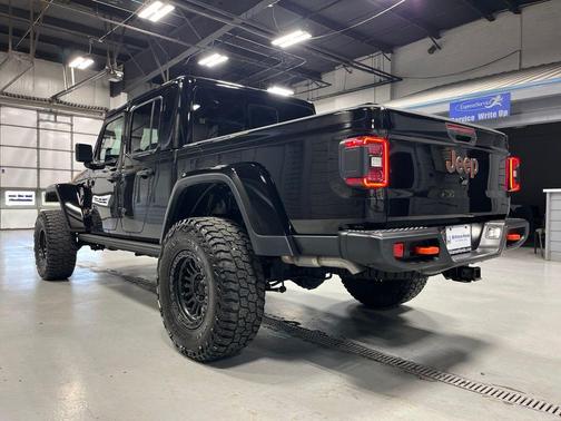 Black Clearcoat 2022 Jeep Gladiator Mojave