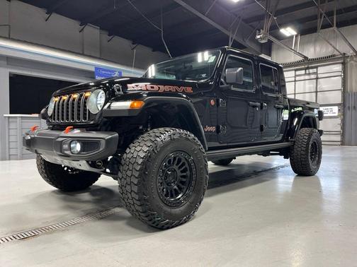 Black Clearcoat 2022 Jeep Gladiator Mojave