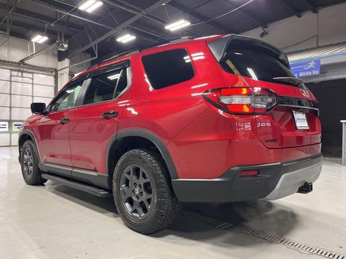 Radiant Red Metallic II 2025 Honda Pilot TrailSport