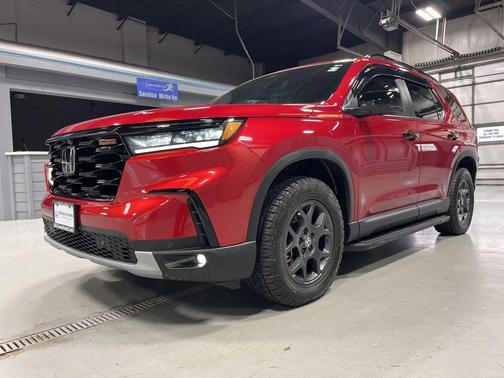 Radiant Red Metallic II 2025 Honda Pilot TrailSport
