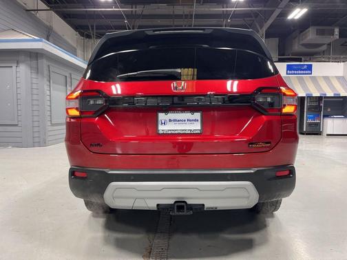 Radiant Red Metallic II 2025 Honda Pilot TrailSport