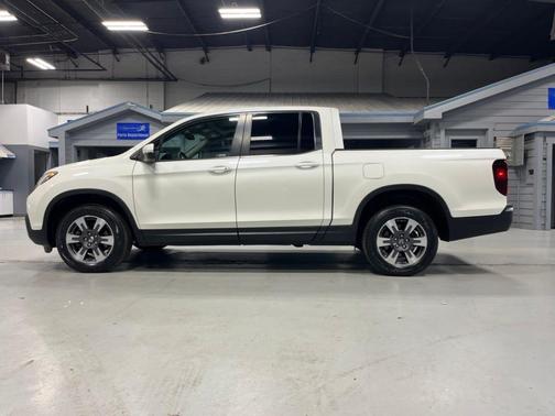 White Diamond Pearl 2019 Honda Ridgeline RTL-T