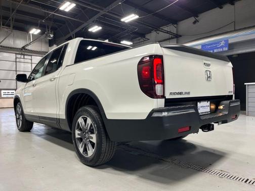 White Diamond Pearl 2019 Honda Ridgeline RTL-T