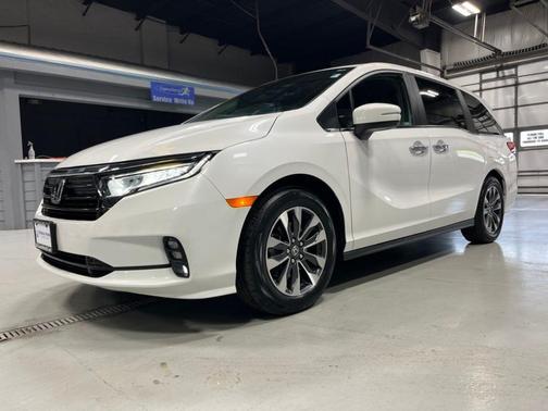 Platinum White Pearl 2024 Honda Odyssey EX-L