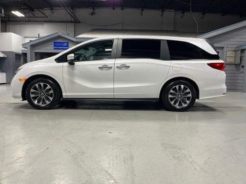 Platinum White Pearl 2024 Honda Odyssey EX-L