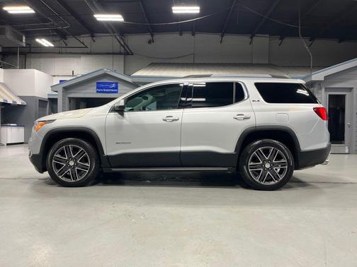 Quicksilver Metallic 2017 GMC Acadia SLE-2