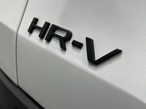 Platinum White 2027 Honda HR-V Sport
