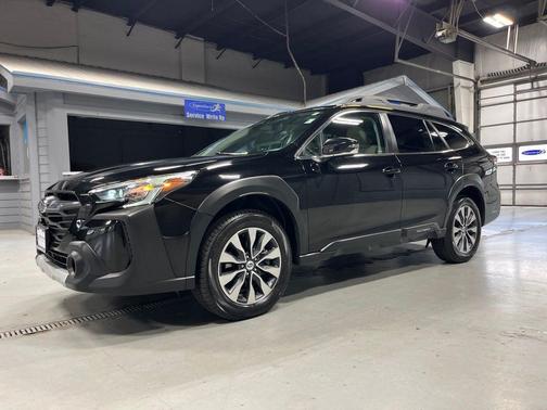 Crystal Black Silica 2023 Subaru Outback Limited XT