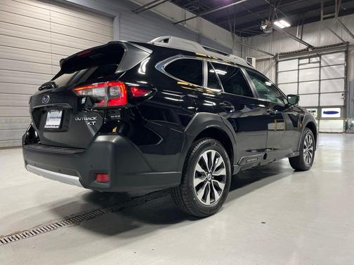 Crystal Black Silica 2023 Subaru Outback Limited XT