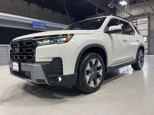 Platinum White Pearl 2026 Honda Pilot Elite