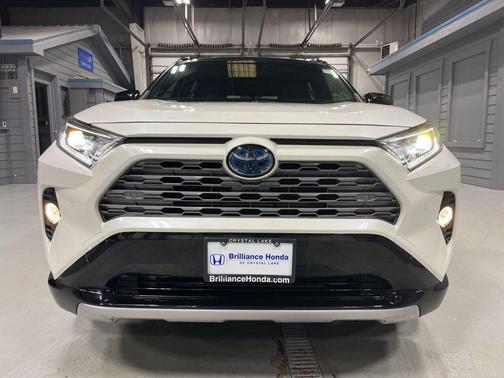 Blizzard Pearl 2019 Toyota RAV4 Hybrid XSE