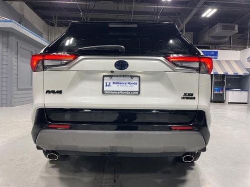 Blizzard Pearl 2019 Toyota RAV4 Hybrid XSE