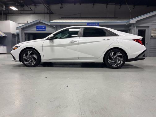White 2025 Hyundai ELANTRA HEV Limited