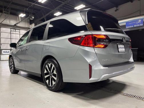 Solar Silver Metallic 2026 Honda Odyssey EX-L