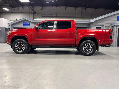 Barcelona Red Metallic 2021 Toyota Tacoma TRD Sport