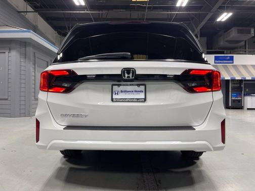 Platinum White Pearl 2026 Honda Odyssey EX-L