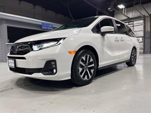 Platinum White Pearl 2026 Honda Odyssey EX-L