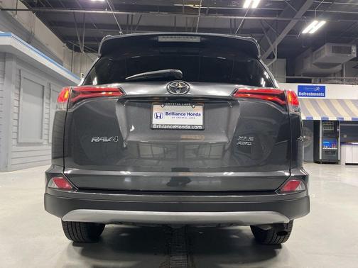 Magnetic Gray Metallic 2018 Toyota RAV4 XLE
