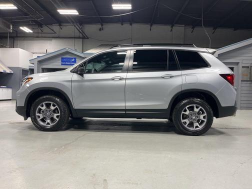 Lunar Silver Metallic 2023 Honda Passport TrailSport