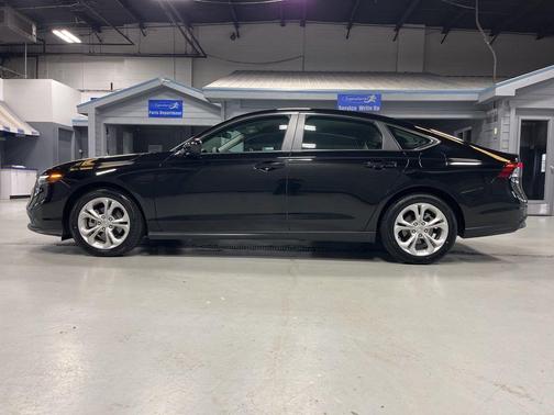 Crystal Black Pearl 2023 Honda Accord LX
