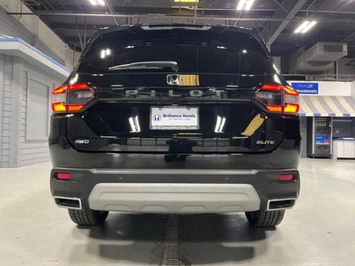 Crystal Black Pearl 2023 Honda Pilot Elite