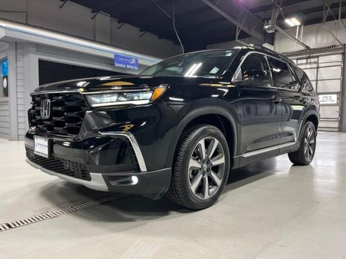 Crystal Black Pearl 2023 Honda Pilot Elite