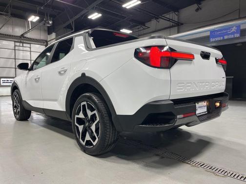 Ice White 2022 Hyundai SANTA CRUZ 2.5T Limited