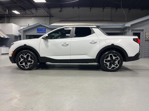 Ice White 2022 Hyundai SANTA CRUZ 2.5T Limited
