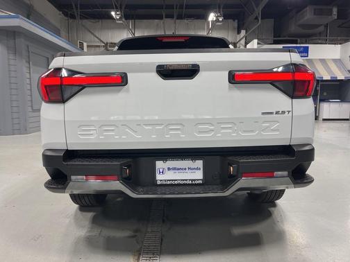 Ice White 2022 Hyundai SANTA CRUZ 2.5T Limited