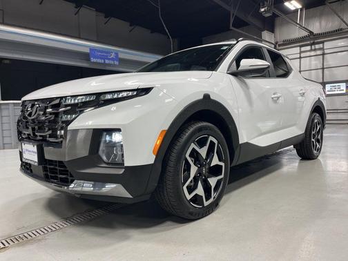 Ice White 2022 Hyundai SANTA CRUZ 2.5T Limited