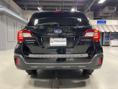 Crystal Black Silica 2019 Subaru Outback 2.5i Premium