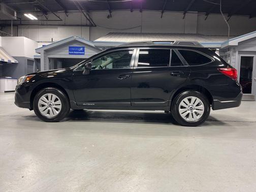 Crystal Black Silica 2019 Subaru Outback 2.5i Premium