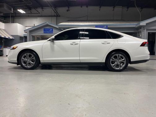 Platinum White Pearl 2024 Honda Accord EX