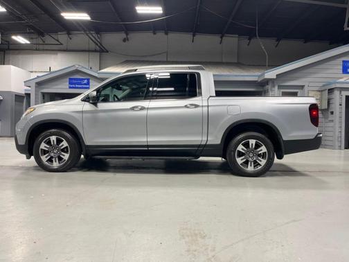 Silver 2017 Honda Ridgeline RTL-E