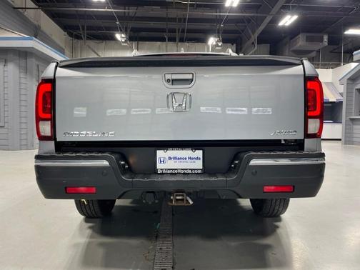 Silver 2017 Honda Ridgeline RTL-E
