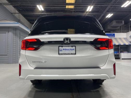 Platinum White Pearl 2026 Honda Odyssey EX-L