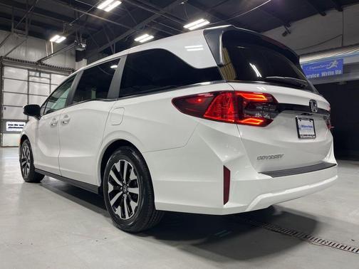 Platinum White Pearl 2026 Honda Odyssey EX-L