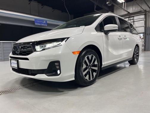 Platinum White Pearl 2026 Honda Odyssey EX-L