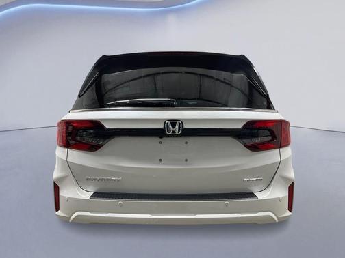 Platinum White 2026 Honda Odyssey Touring