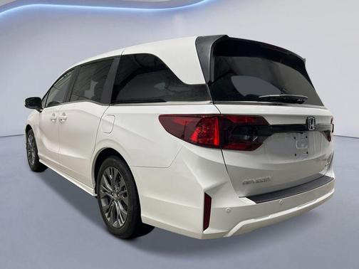 Platinum White 2026 Honda Odyssey Touring