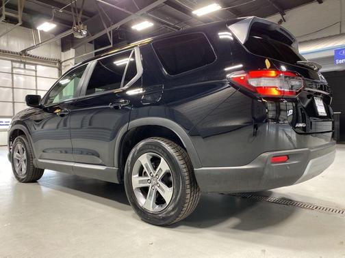 Crystal Black Pearl 2024 Honda Pilot EX-L