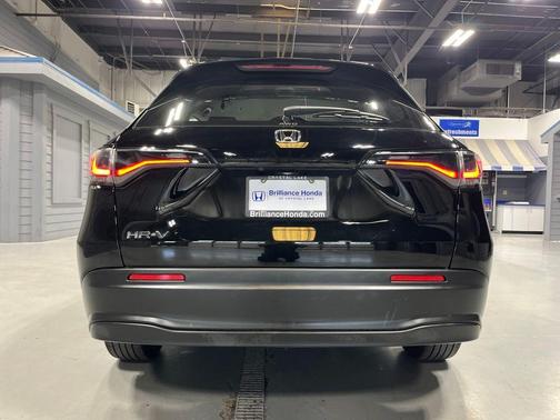Crystal Black Pearl 2024 Honda HR-V LX