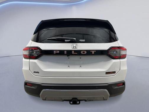 Platinum White 2026 Honda Pilot TrailSport