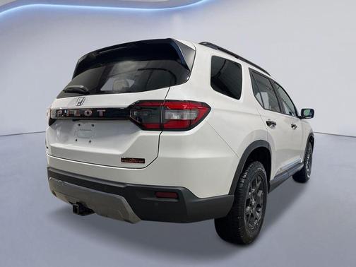 Platinum White 2026 Honda Pilot TrailSport