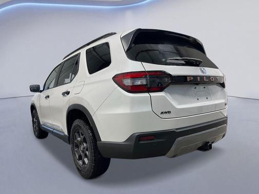 Platinum White 2026 Honda Pilot TrailSport