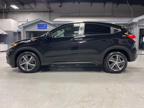 Crystal Black Pearl 2021 Honda HR-V EX